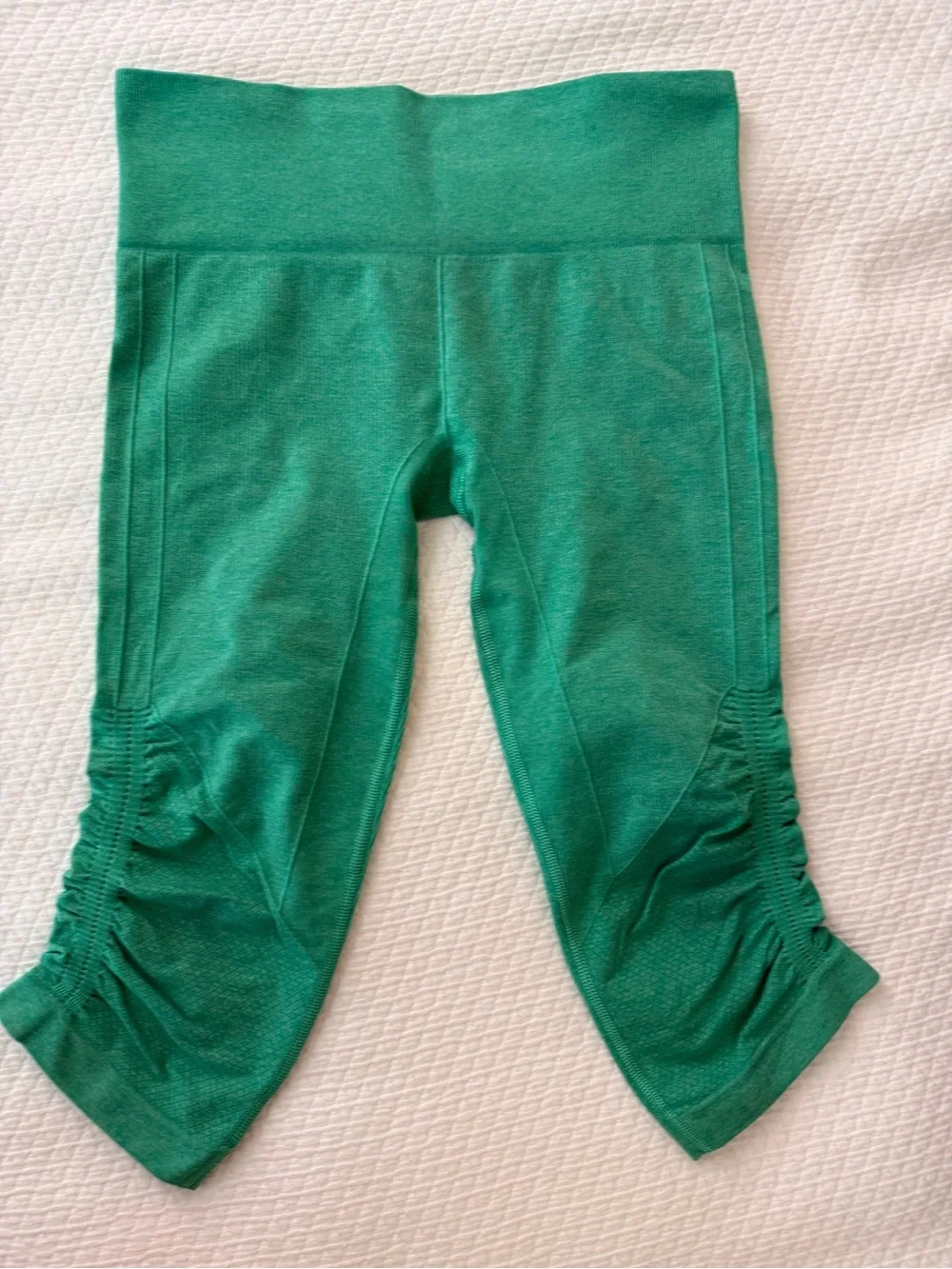 EUC Lululemon Green Cropped Leggings with Side Ruche